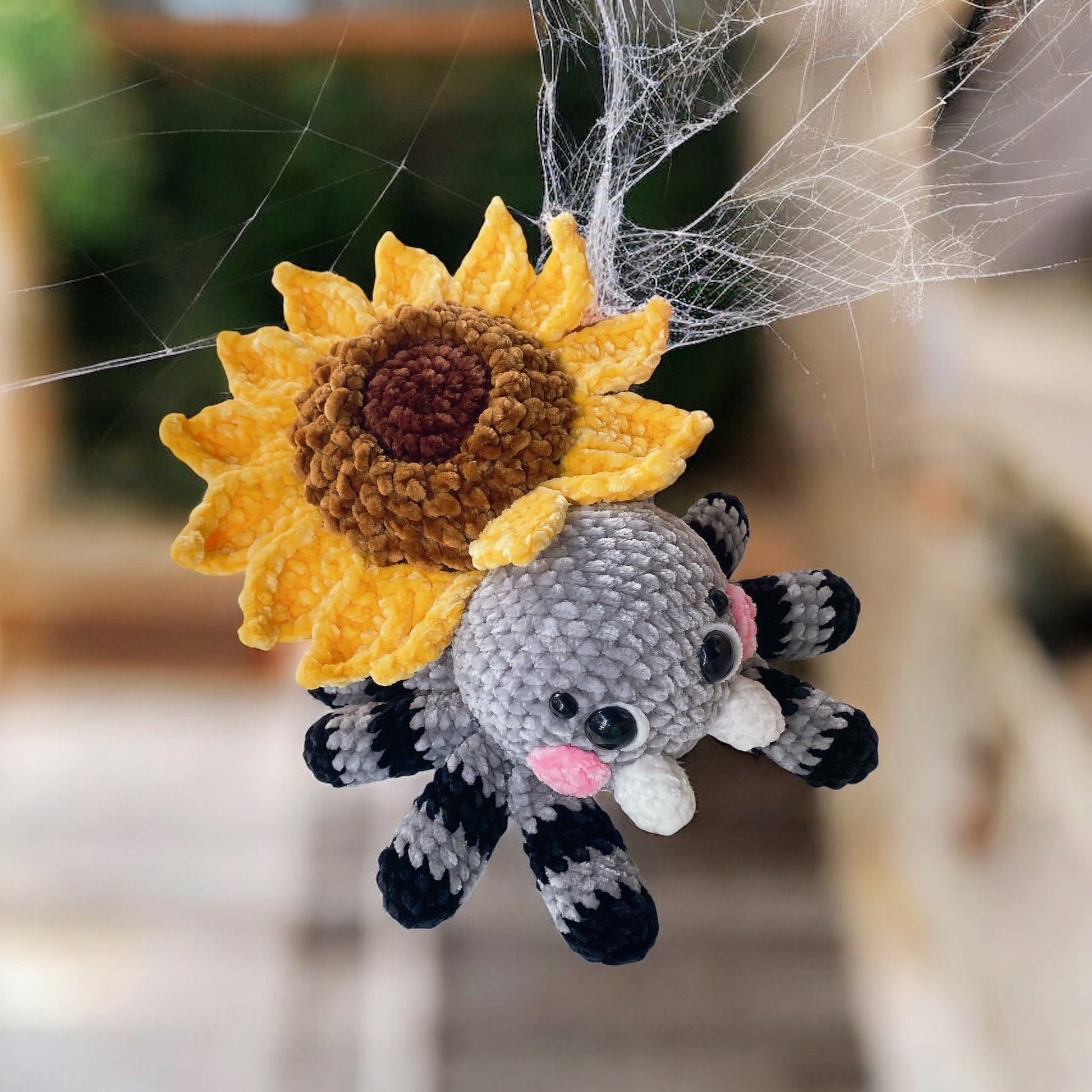 Sunflower Spider Crochet Pattern: Halloween Amigurumi Plushie - Fall Decoration Wyshine Crochet
